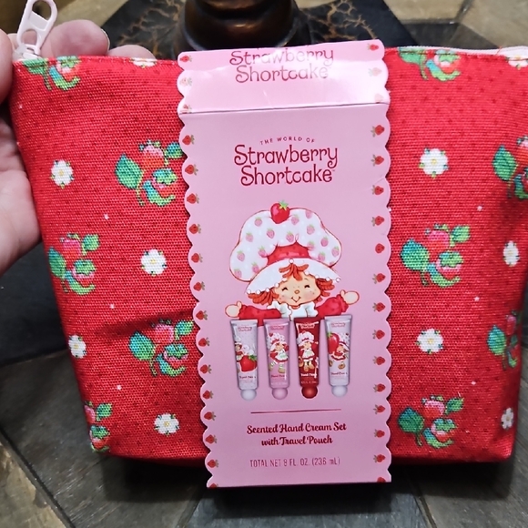 Strawberry Shortcake Hand Cream Set with Pouch - Picture 2 of 6